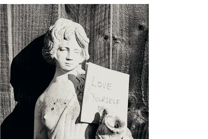la statua di Philautia che rappresenta l'amore per se stessi, uno dei tipi di amore